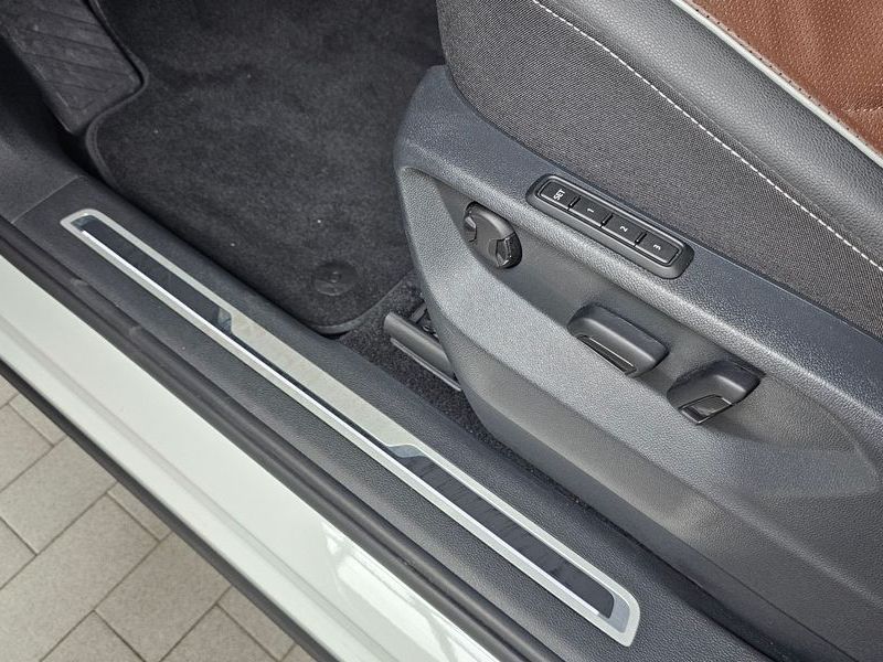 2023 Volkswagen Tiguan 2.0 TSI Prestige photo 16