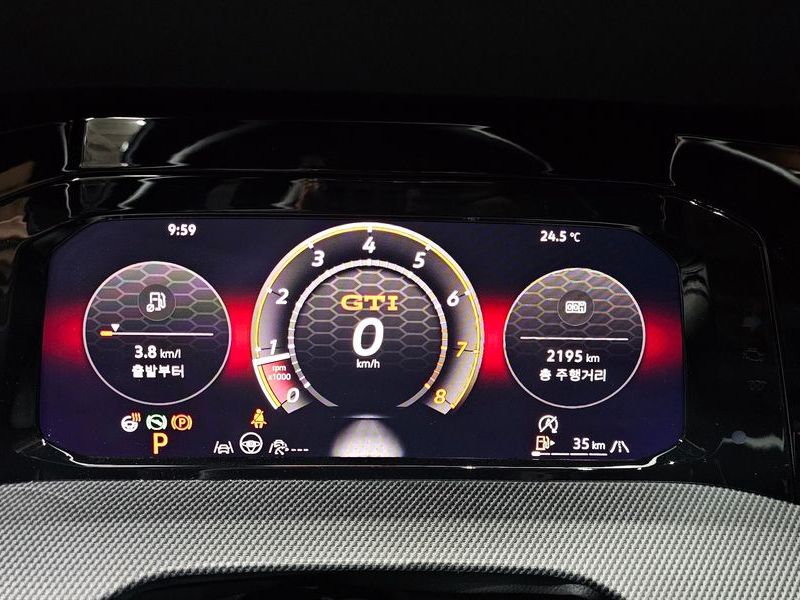 2025 Volkswagen Golf 2.0 GTI photo 8