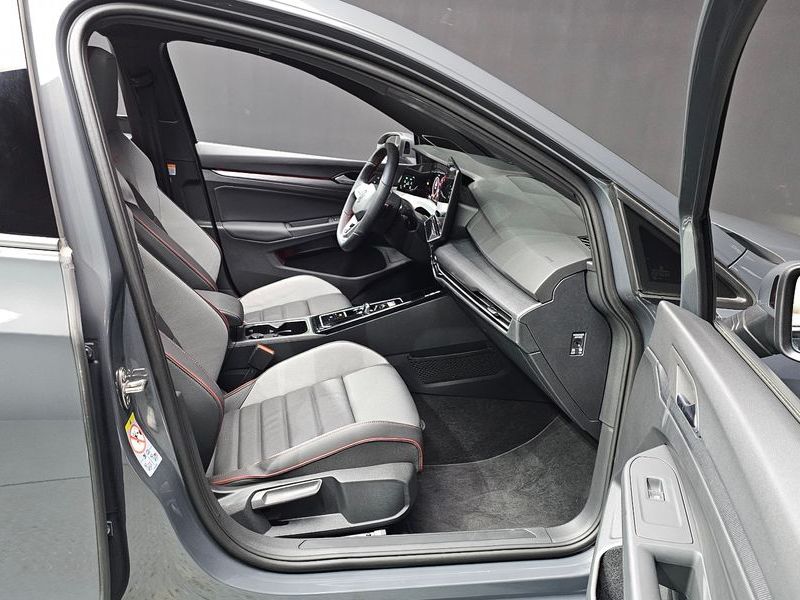 2025 Volkswagen Golf 2.0 GTI photo 11
