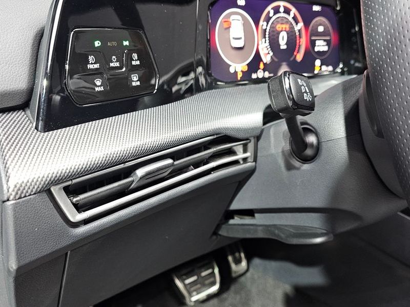 2025 Volkswagen Golf 2.0 GTI photo 19
