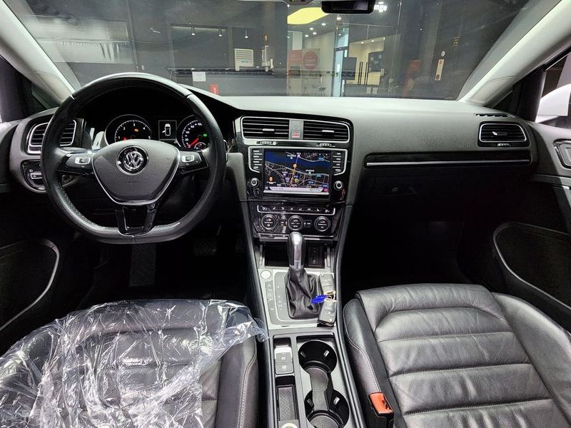 2016 Volkswagen Golf 2.0 TDI Premium photo 7