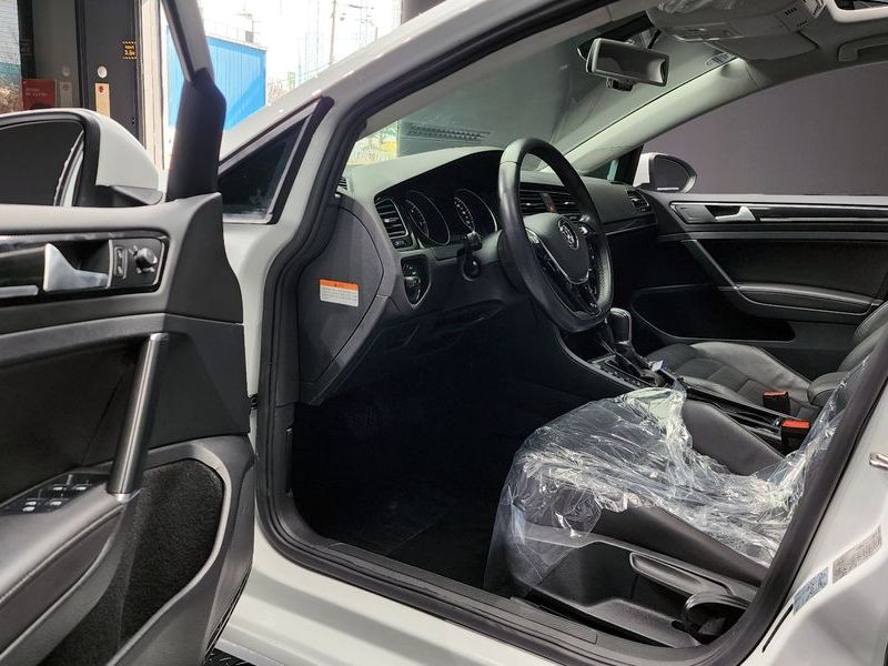 2016 Volkswagen Golf 2.0 TDI Premium photo 11