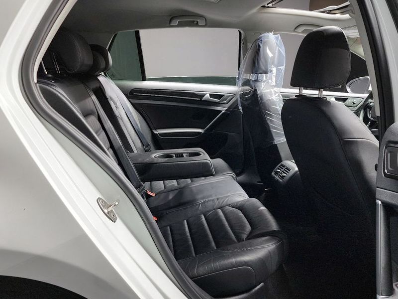 2016 Volkswagen Golf 2.0 TDI Premium photo 12