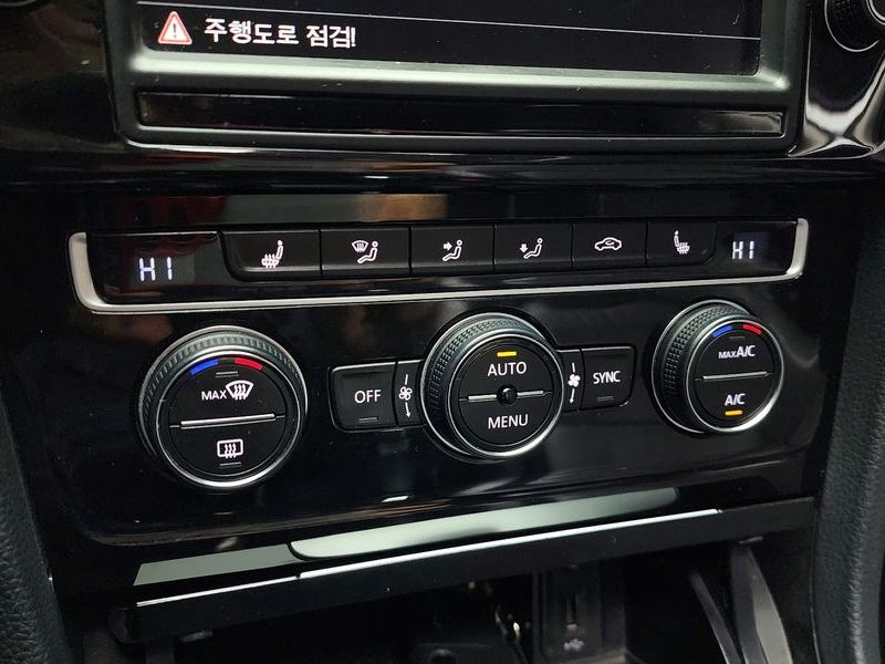 2016 Volkswagen Golf 2.0 TDI Premium photo 17