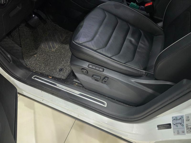 2022 Volkswagen Tiguan 2.0 TDI Premium photo 12