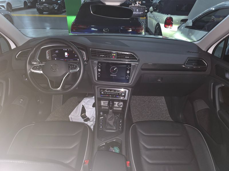 2022 Volkswagen Tiguan 2.0 TDI Premium photo 16