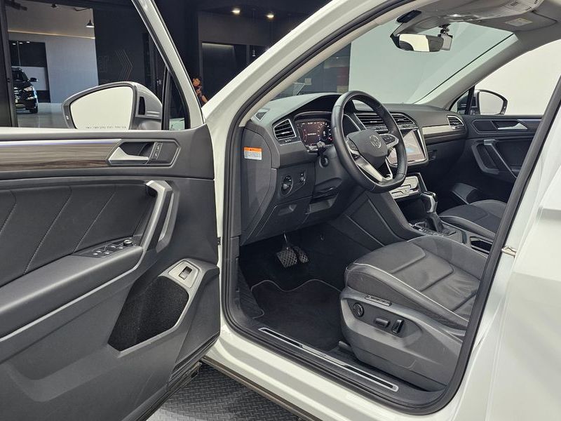 2023 Volkswagen Tiguan 2.0 TSI Prestige photo 10