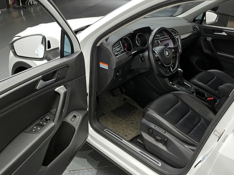 2020 Volkswagen Tiguan 2.0 TDI Premium photo 10