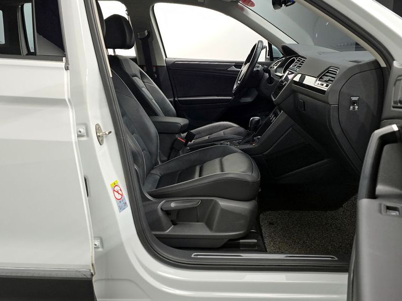 2020 Volkswagen Tiguan 2.0 TDI Premium photo 11