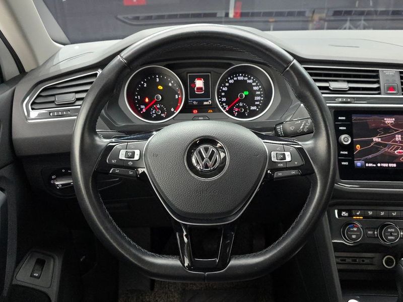 2020 Volkswagen Tiguan 2.0 TDI Premium photo 13