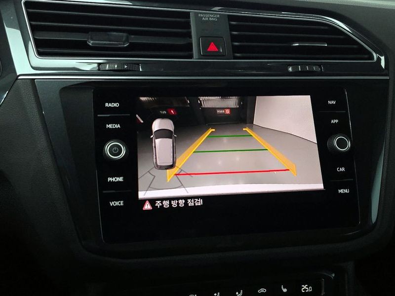 2020 Volkswagen Tiguan 2.0 TDI Premium photo 14