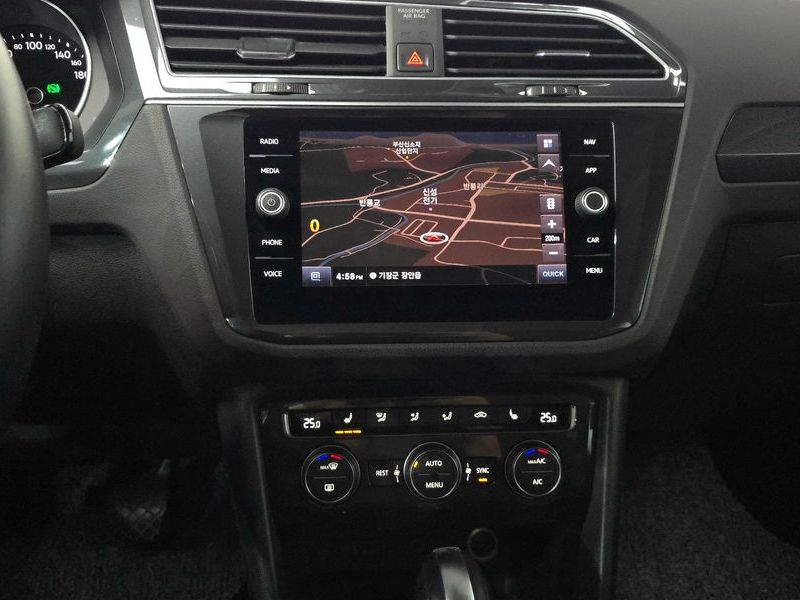 2020 Volkswagen Tiguan 2.0 TDI Premium photo 16