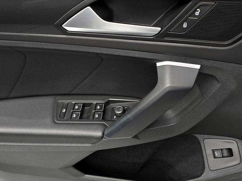 2020 Volkswagen Tiguan 2.0 TDI Premium photo 17