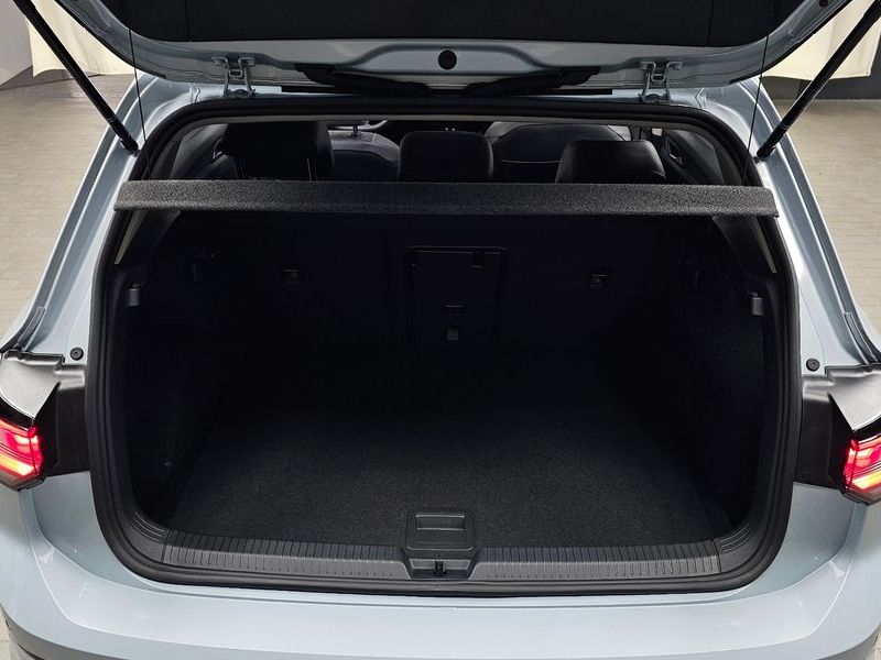 2025 Volkswagen Golf 2.0 TDI Prestige photo 18