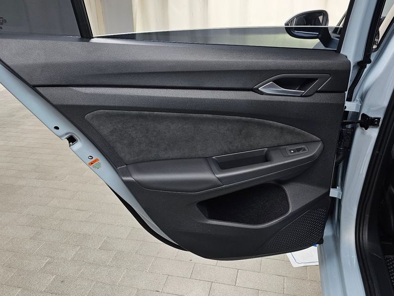 2025 Volkswagen Golf 2.0 TDI Prestige photo 25
