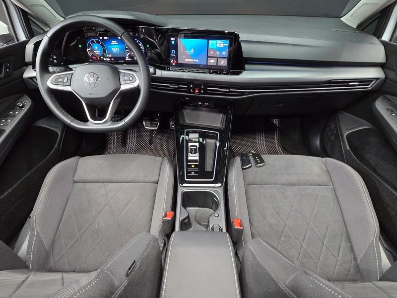 2024 Volkswagen Golf 2.0 TDI Prestige photo 7