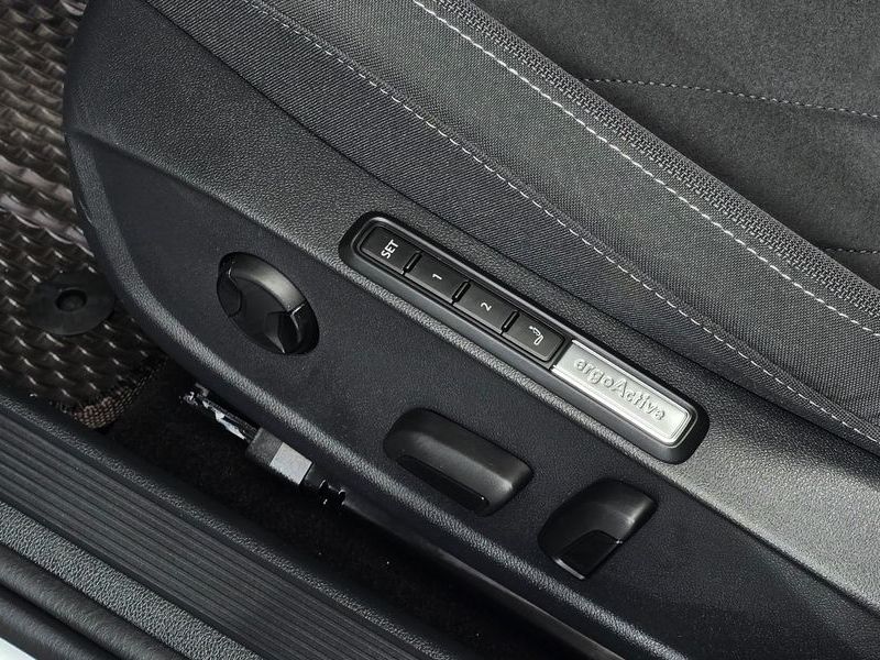 2024 Volkswagen Golf 2.0 TDI Prestige photo 19