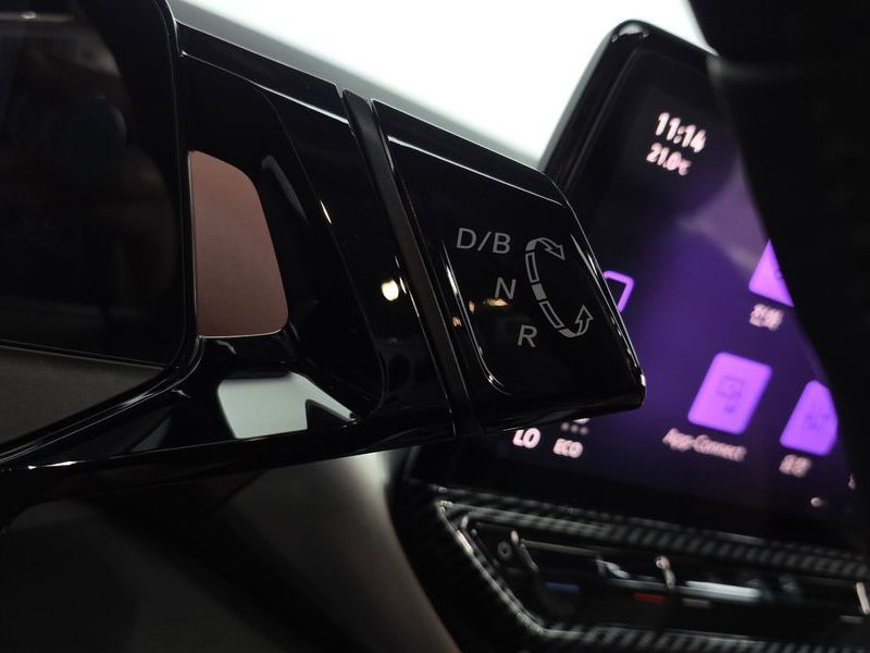 2023 Volkswagen ID.4 Pro photo 9