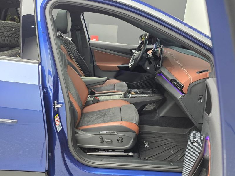 2023 Volkswagen ID.4 Pro photo 11