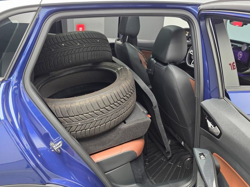 2023 Volkswagen ID.4 Pro photo 12