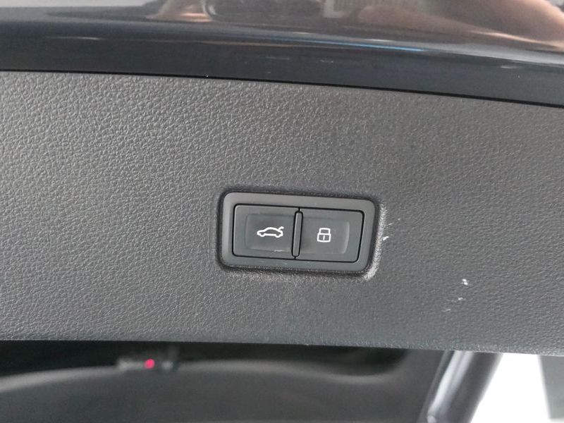 2021 Audi Q5 40 TDI Quattro Sportback photo 20