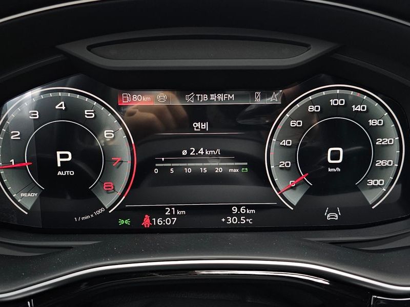 2026 Audi Q7 55 TFSI Quattro Premium photo 8