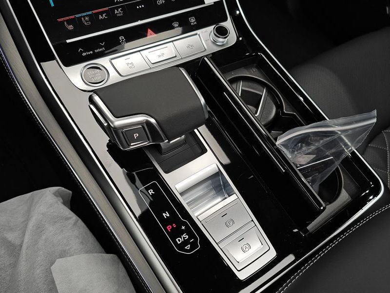 2026 Audi Q7 55 TFSI Quattro Premium photo 9