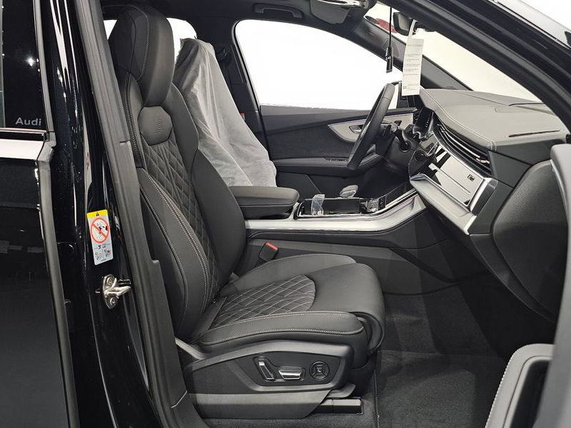 2026 Audi Q7 55 TFSI Quattro Premium photo 10