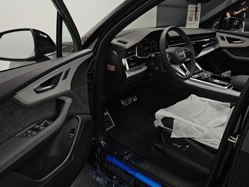 2026 Audi Q7 55 TFSI Quattro Premium photo 11