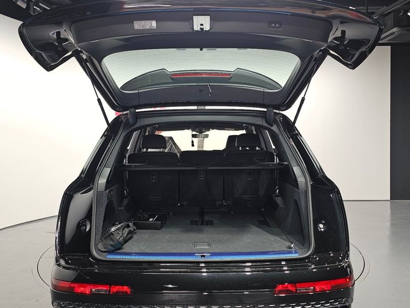 2026 Audi Q7 55 TFSI Quattro Premium photo 20