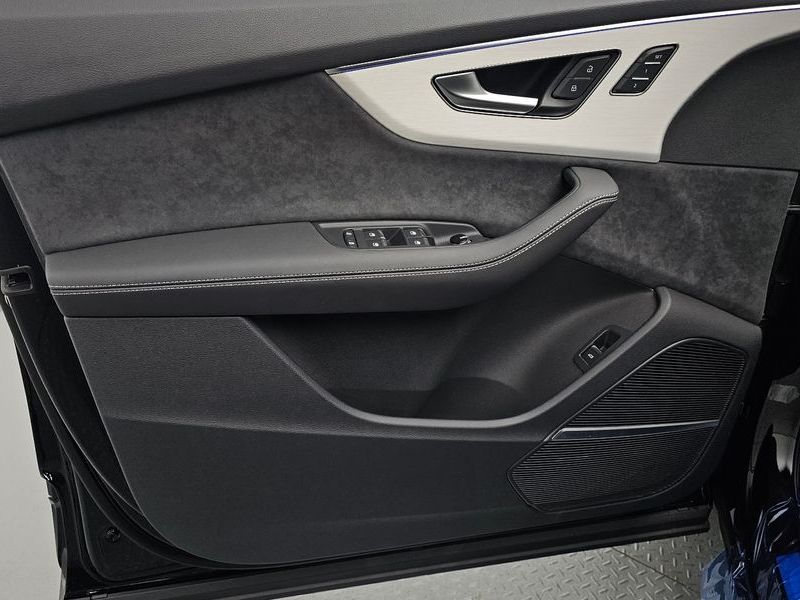 2026 Audi Q7 55 TFSI Quattro Premium photo 24