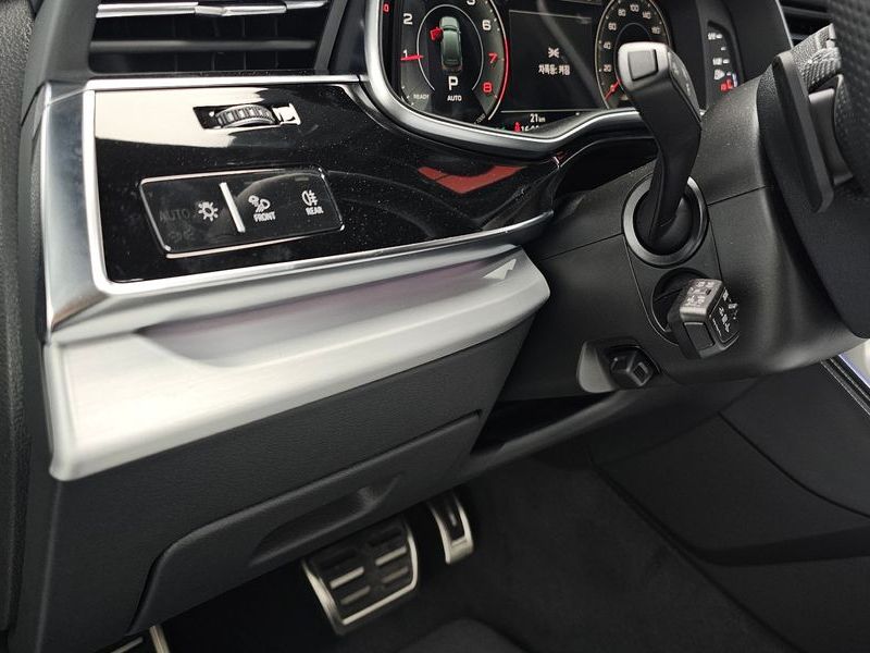 2026 Audi Q7 55 TFSI Quattro Premium photo 27