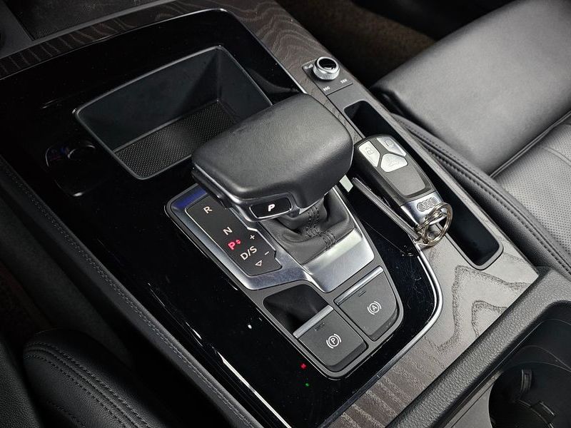 2023 Audi Q5 45 TFSI Quattro Premium photo 9