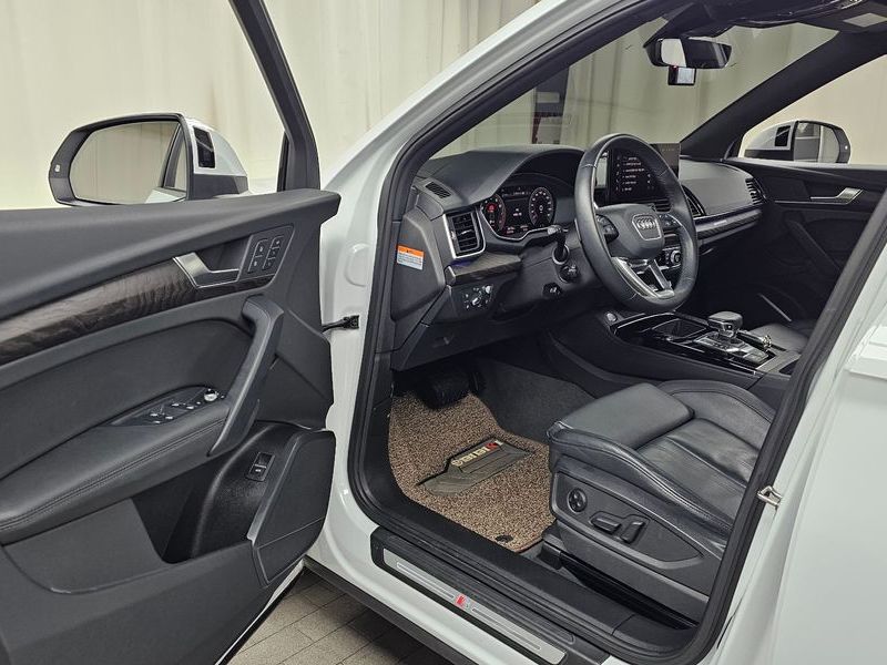 2023 Audi Q5 45 TFSI Quattro Premium photo 10