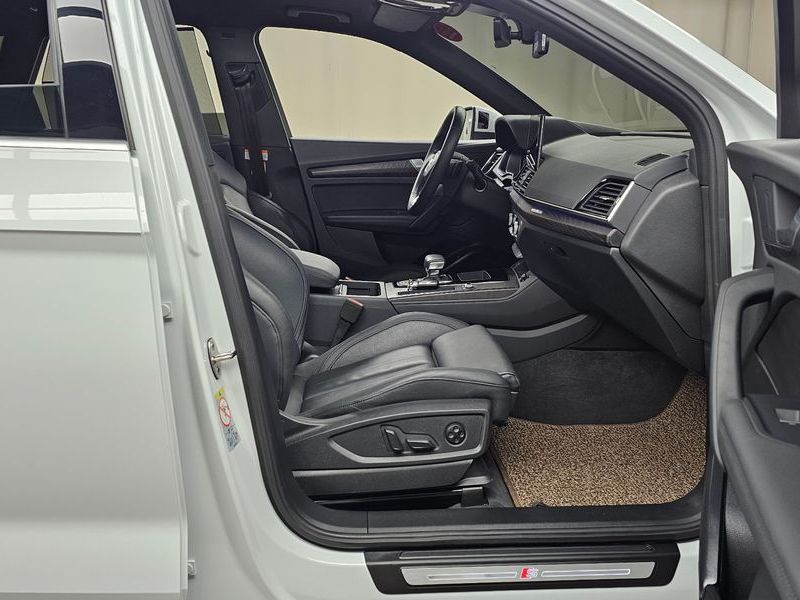 2023 Audi Q5 45 TFSI Quattro Premium photo 11
