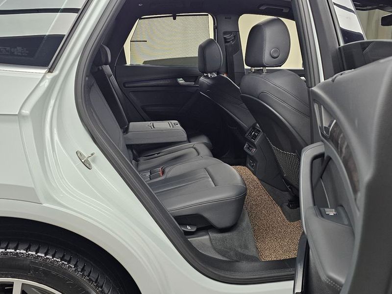 2023 Audi Q5 45 TFSI Quattro Premium photo 12