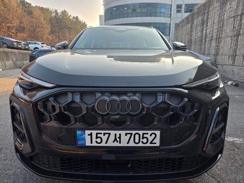 2025 Audi Q5 45 TFSI Quattro S Line Black Ediiton photo 1