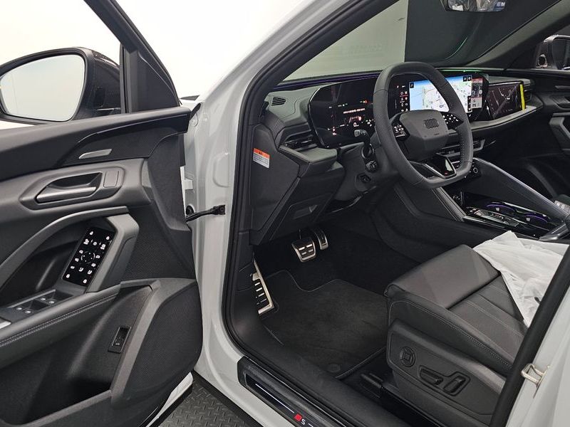 2025 Audi Q5 45 TFSI Quattro S Line Black Edition Sport Back photo 11