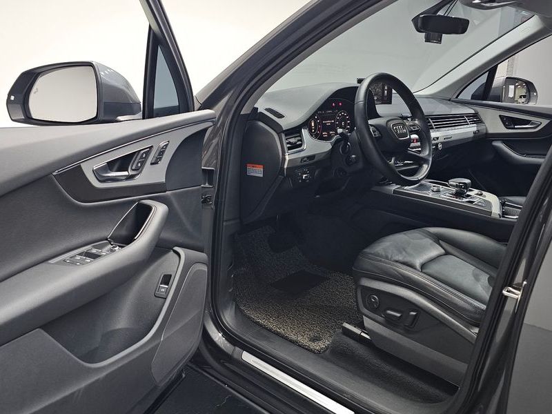 2019 Audi Q7 45 TFSI Quattro photo 10