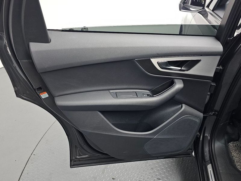 2019 Audi Q7 45 TFSI Quattro photo 25