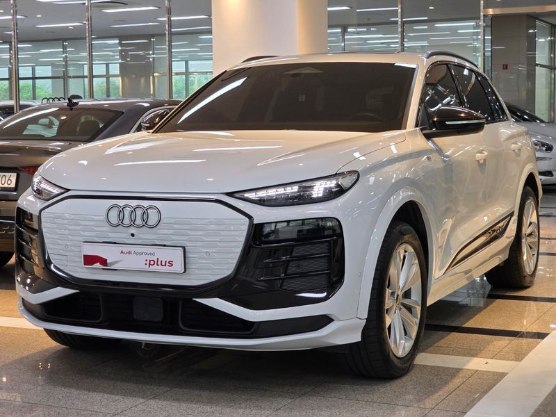 2025 Audi Q6 e-tron Performance photo 1