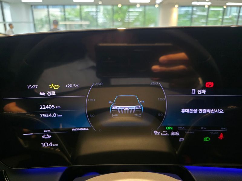 2025 Audi Q6 e-tron Performance photo 8