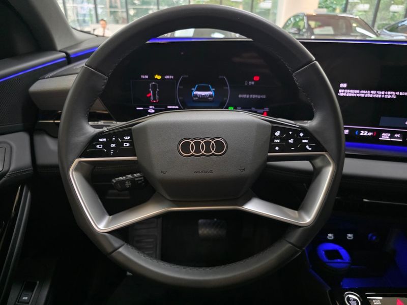 2025 Audi Q6 e-tron Performance photo 13