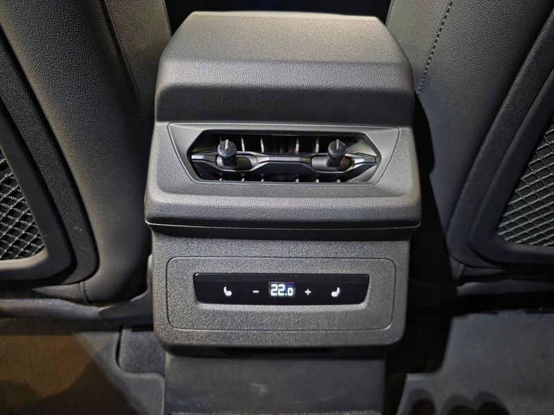 2025 Audi Q6 e-tron Performance photo 17