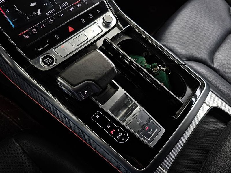 2021 Audi Q8 45 TDI Quattro Premium photo 9