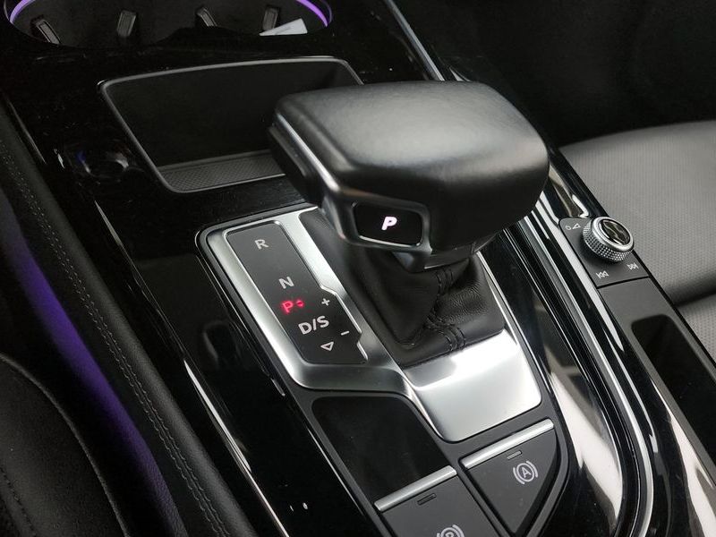 2021 Audi A4 45 TFSI Quattro Premium photo 9