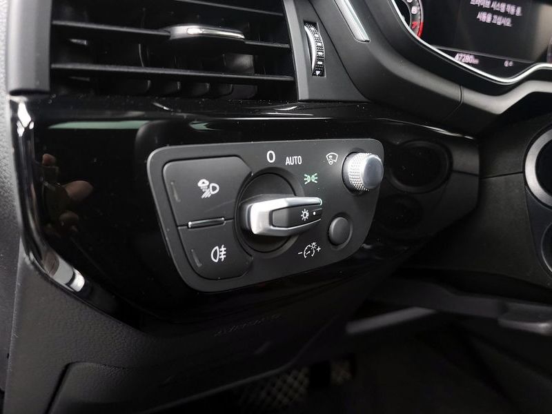 2021 Audi A4 45 TFSI Quattro Premium photo 16