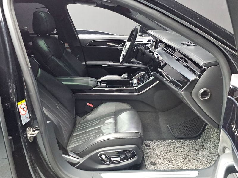 2020 Audi A8 55 TFSI Quattro LWB photo 11