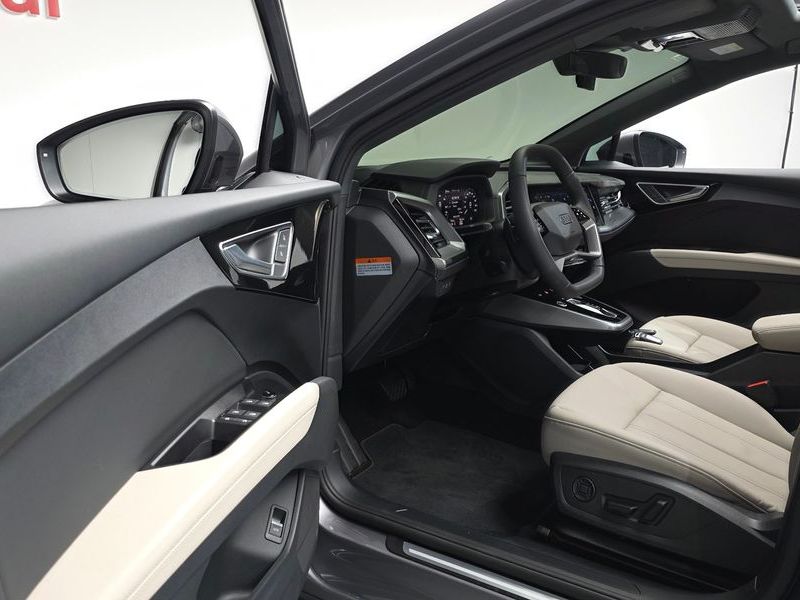 2026 Audi e-tron 45 Premium photo 10