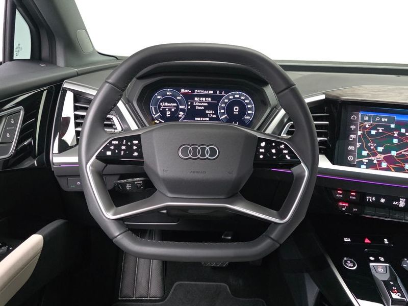 2026 Audi e-tron 45 Premium photo 12